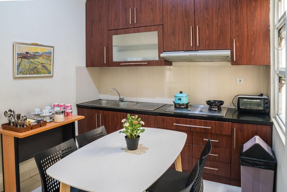 Legreen Suite Gatot Subroto Giacarta Esterno foto